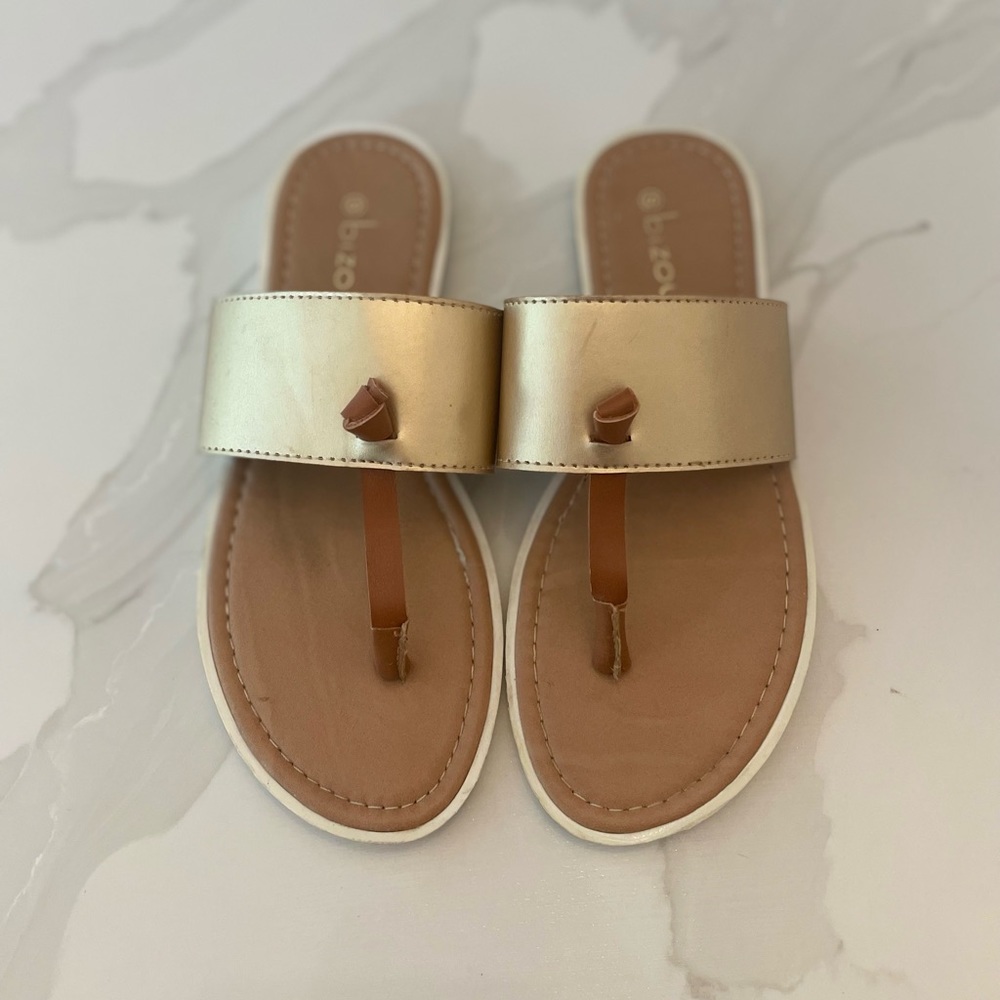 Bizou Gold and Tan Sandals ⭐️